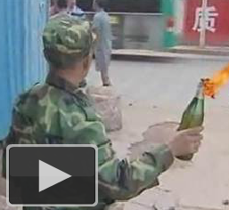 70-Year-Old Badass In Kunming Fends Off Demolishers With Molotov Cocktails