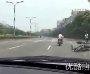 Dramatic police chase of motorcycle featured image