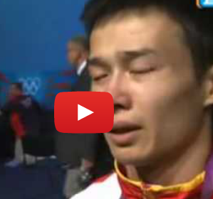 Weightlifter Wu Jingbiao Demonstrates The Meaning Of “Agony Of Defeat”