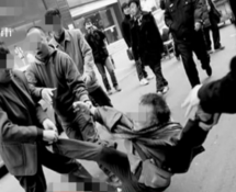 Man Assisting Lost Child Viciously Beaten By Parents Who Mistake Him For Kidnapper