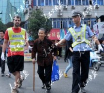 American In Jiangxi Plays Traffic Cop, Doesn’t Seem Like An Asshole