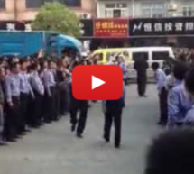 Thousands Form Greeting Party To Meet And Beat Arrested Murder Suspect