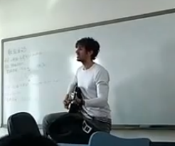 American Teacher Sings In Chinese To His Class, Is Newest Foreign Sensation