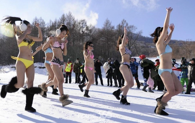 Jilin bikini girls in snow 5