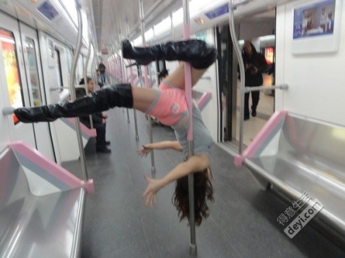 Wuhan subway pole dance girl 1