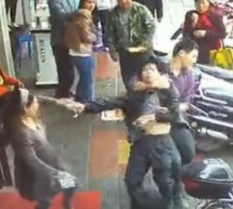 Damsel In Distress Calls For Help Against Mugger, And Actually Gets It