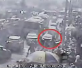 Chengdu e-bike thief backing car featured image