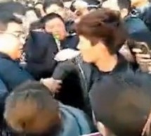 TV Host Du Haitao Of The Popular “Happy Camp” Physically Confronts A Fan