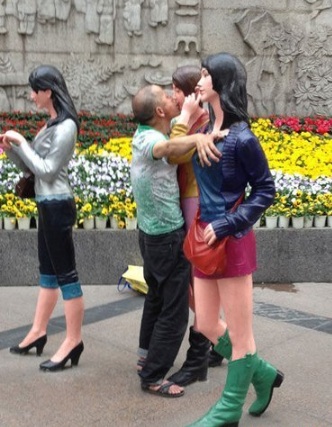 Man in Chengdu makes out with mannequins