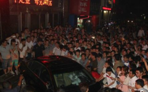 Angry mob in Henan after Honda hits 10-year-old girl featured image