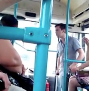 Foreigner berates bus driver in Chengdu