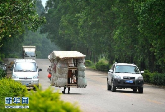 Guangxi man carries house on back