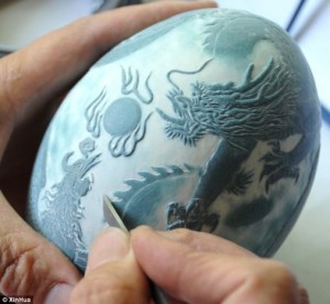 Pu Derong eggshell art