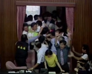 Taiwan parliament brawl 1