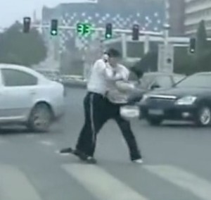 Hebei traffic cops fight featured image