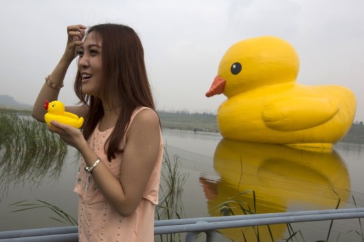 Rubber duck looks sad in Beijing 5