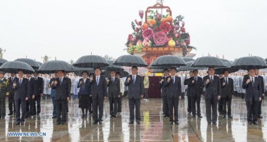 Chinese leaders honor martyrs