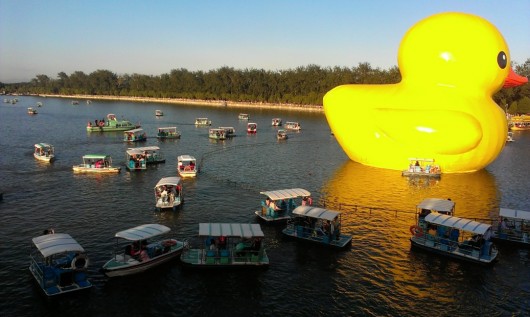 Rubber duck in Beijing by Chris Clayman 2