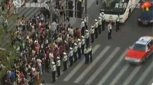 Shanghai jaywalkers blocked by cops