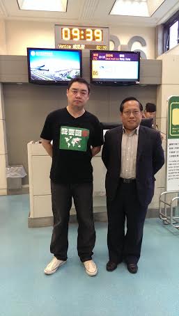Wu’er Kaixi and Albert Ho at Taoyuan International Airport
