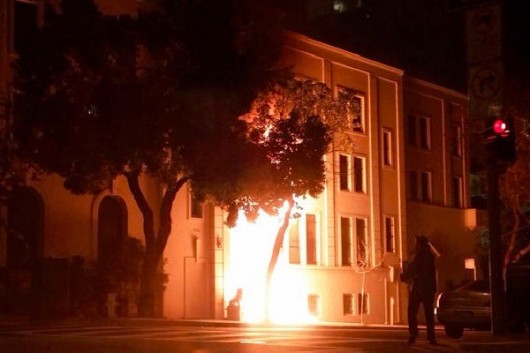 Chinese consulate in USA on fire
