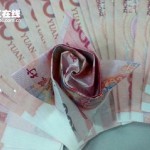 Man Wins Girl’s Heart With 999 Roses… Made Out Of 200,000 Yuan’s Worth Of Banknotes