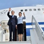 Chinese Premier Li Keqiang and his wife Cheng Hong wave as they arrive at the airport in Addis Ababa