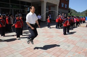 Wen Jiabao skips rope